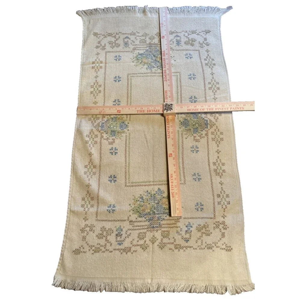Vintage JC Penney Cream Bath Towel Faux Cross Stitch Flower Basket 24.5